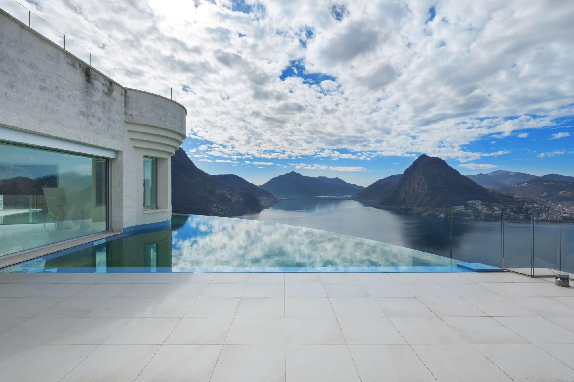 Comment choisir le carrelage de terrasse parfait pour cr&eacute;er un espace ext&eacute;rieur accueillant ? S&eacute;lestat