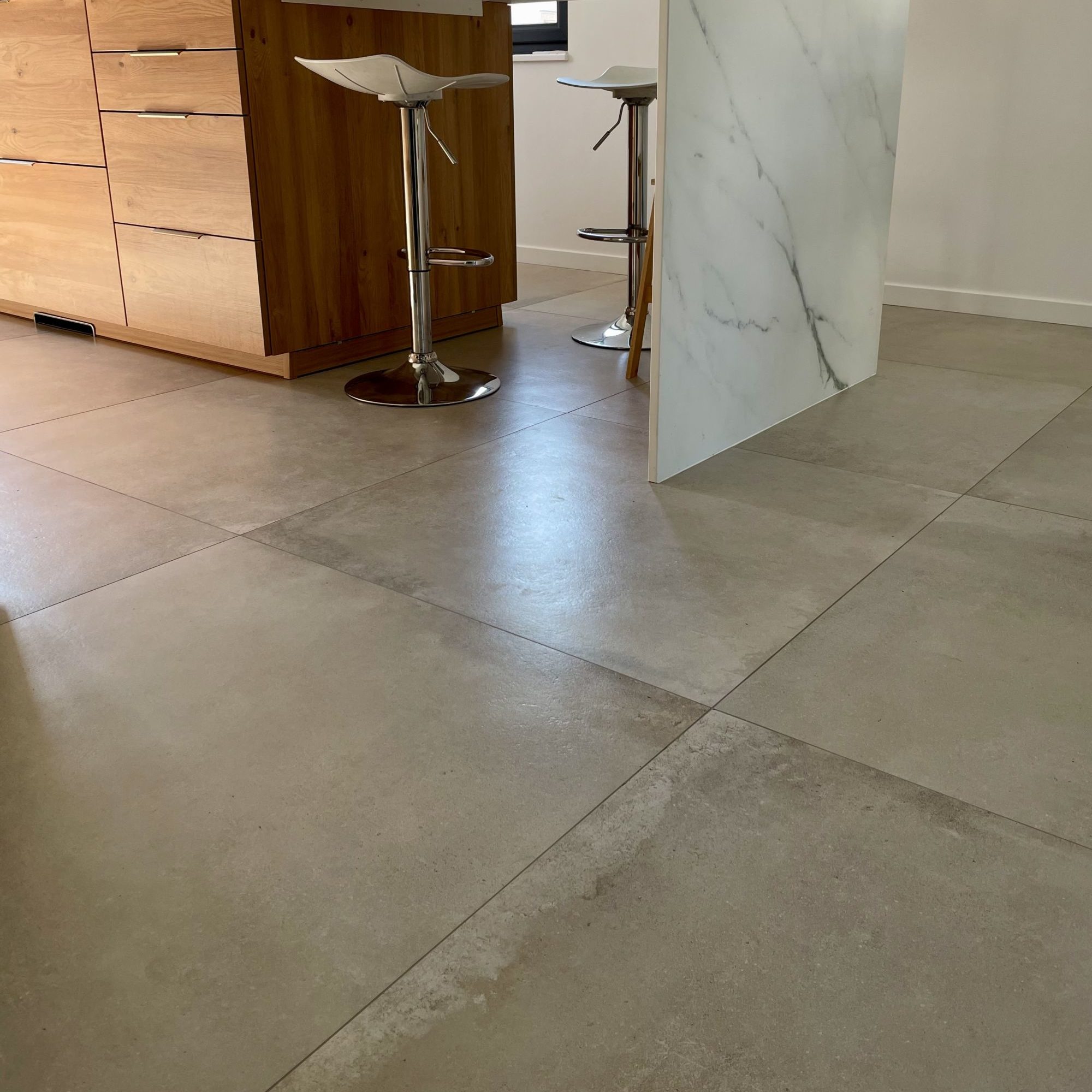 4 avantages du carrelage grand format pour les espaces int&eacute;rieurs Obernai