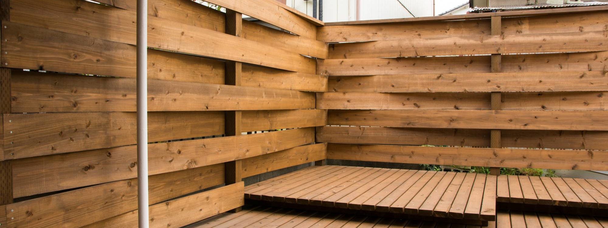 Qu’est-ce qu’une terrasse sur plot ? S&eacute;lestat